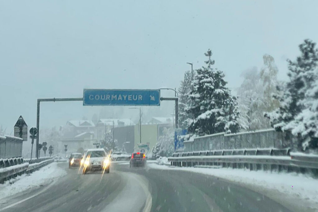 Neve - Courmayeur - Strada