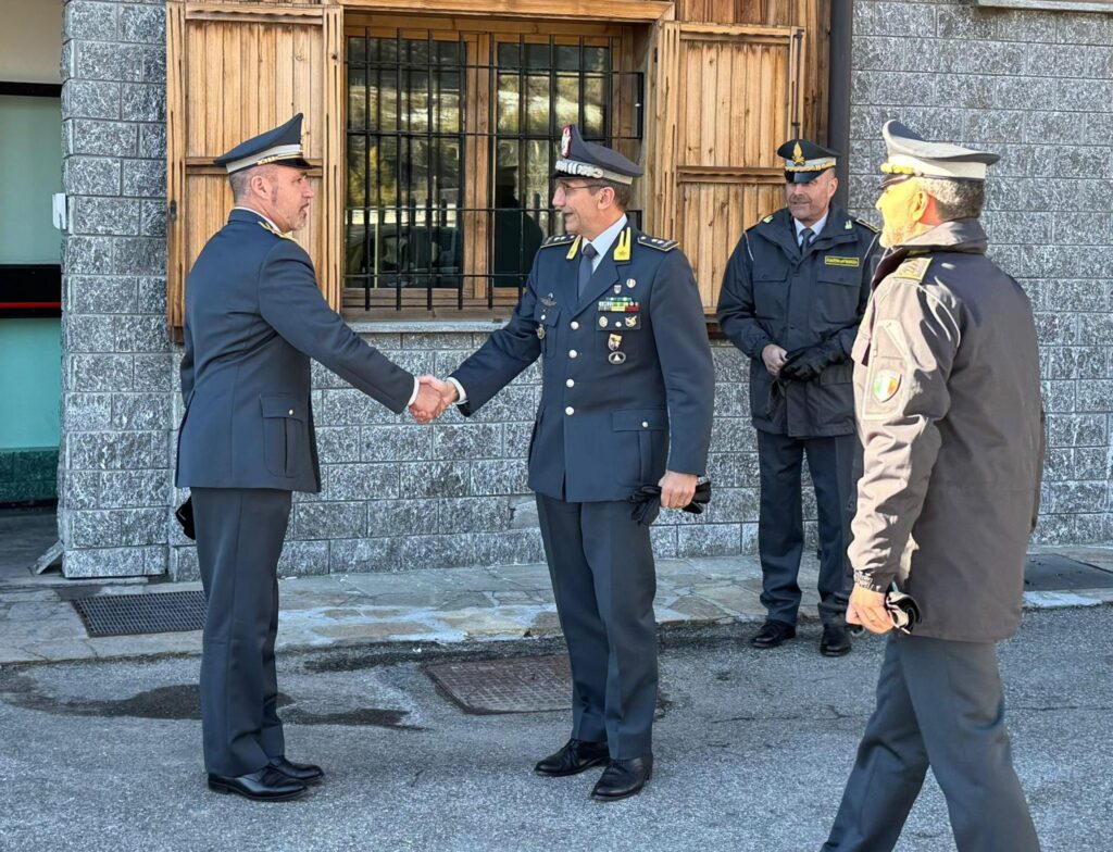 Il Comandante regionale della Guardia di finanza in visita in Valle