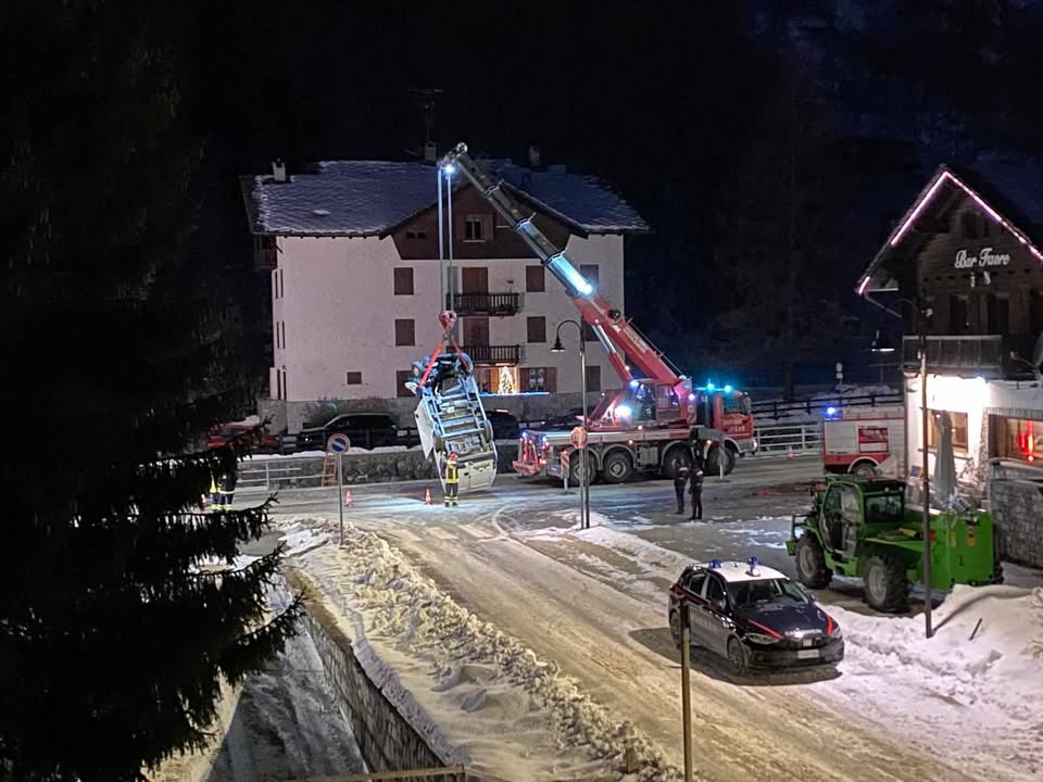 Furto e un volo nel torrente: rocambolesca fuga nella valle del Lys