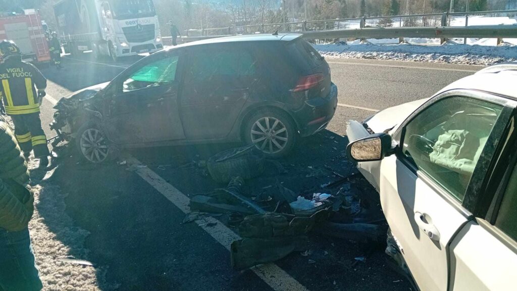 Frontale sulla Statale a Courmayeur, due automobilisti in ospedale