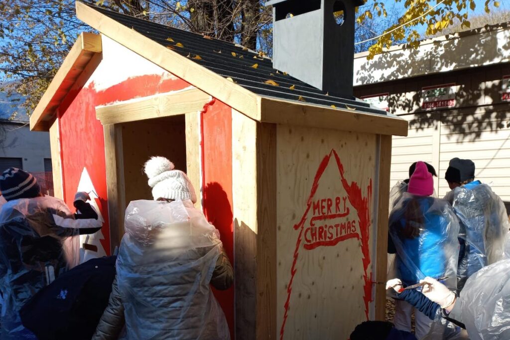 Tutto è pronto per l’inaugurazione dello chalet di Babbo Natale all’Arco di Augusto