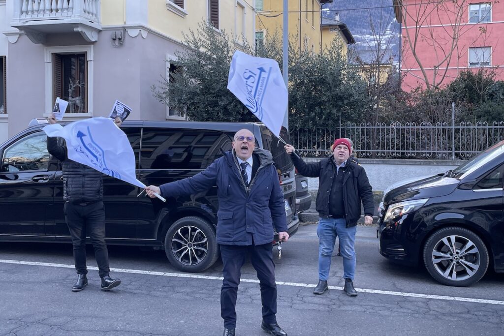 La protesta della categoria del noleggio con conducente ad Aosta