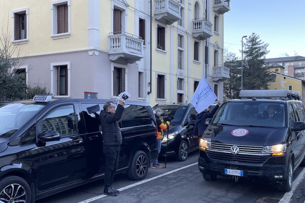 La protesta della categoria del noleggio con conducente ad Aosta