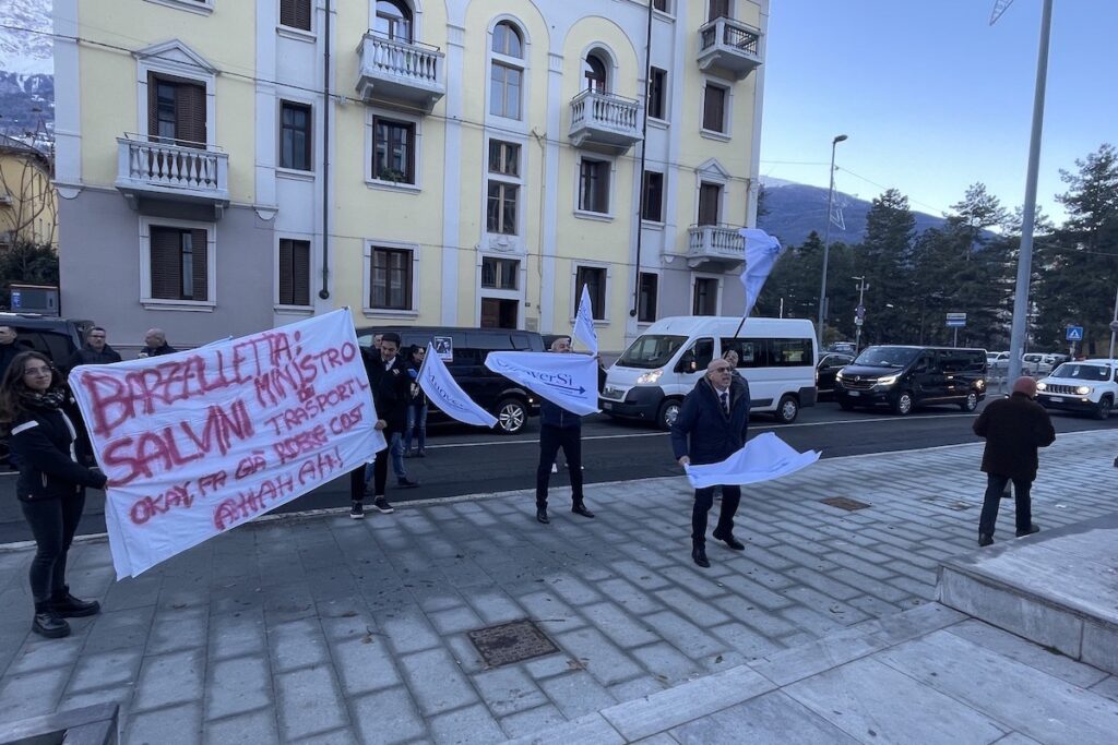 La protesta della categoria del noleggio con conducente ad Aosta