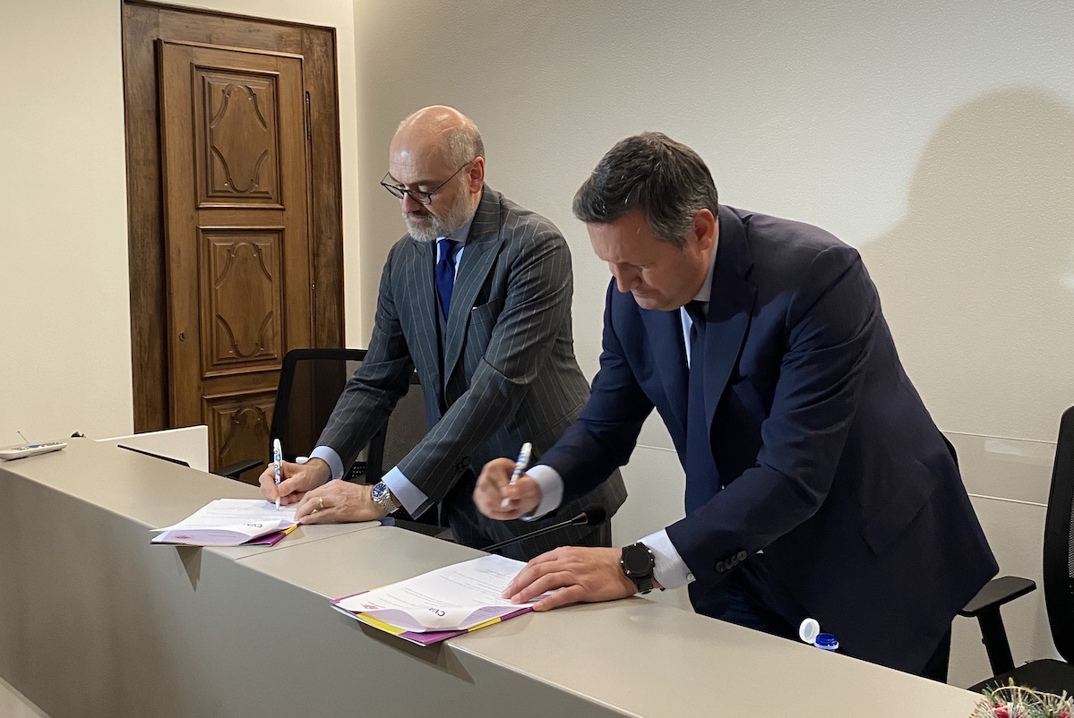 firma del protocollo d'intesa per l'efficientamento energetico CVA Cogne