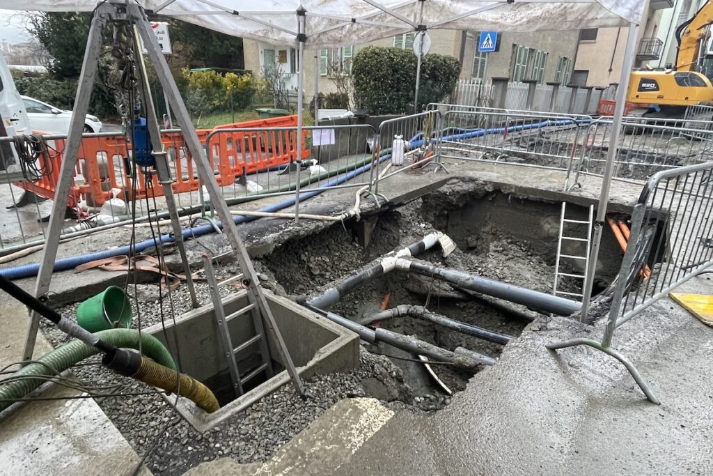 I lavori alla fognatura in via Monte Vodice, ad Aosta