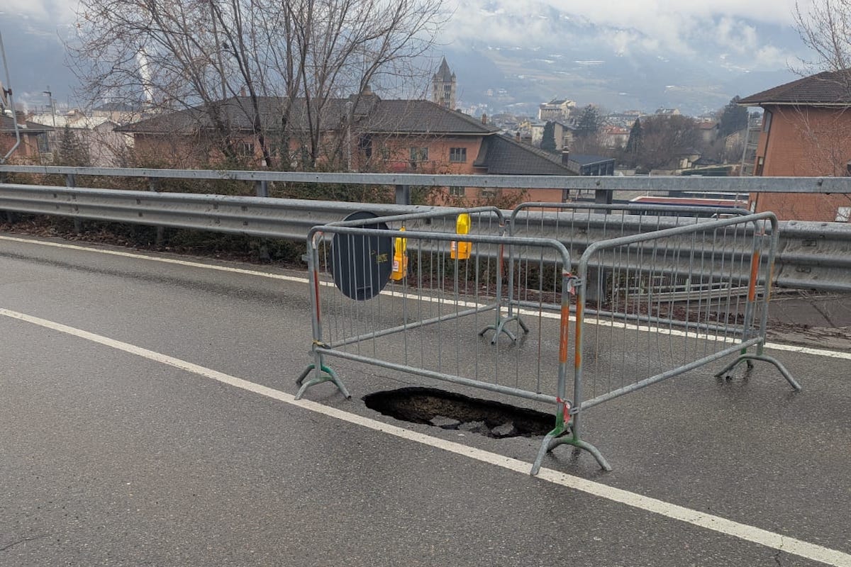 Il cedimento sulla strada per Porossan, ad Aosta