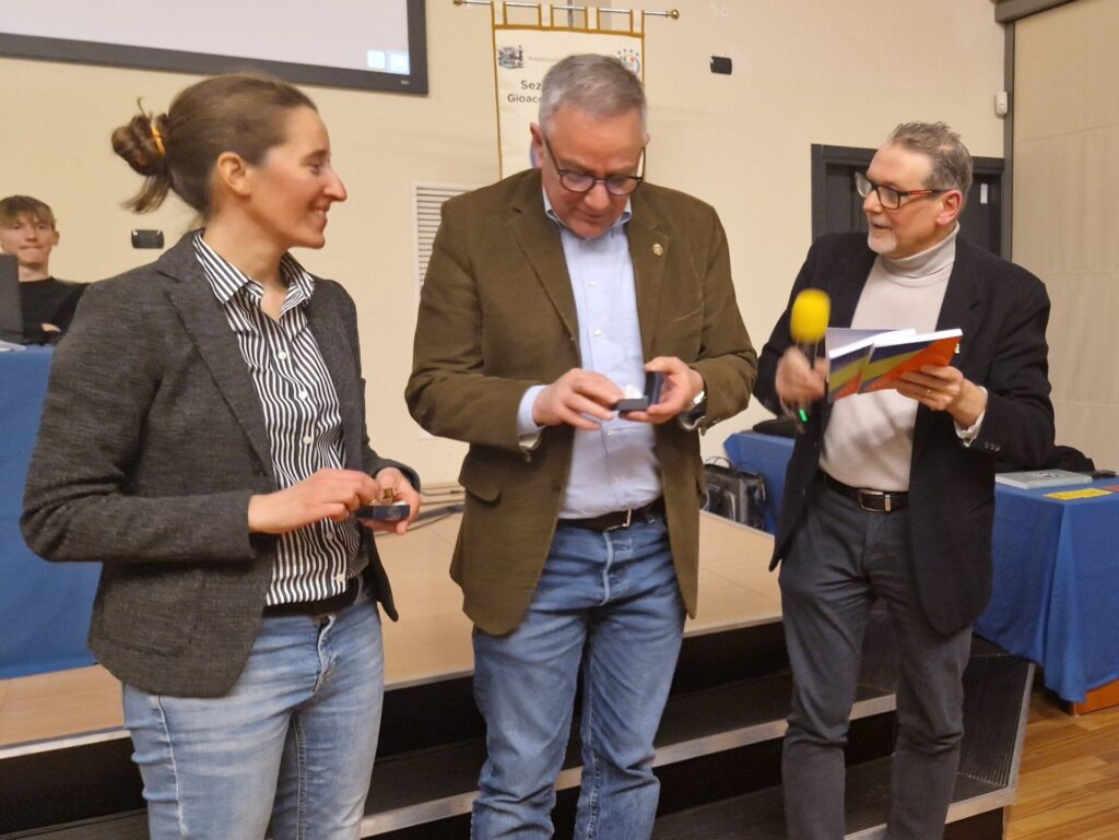 Arbitro Chiara Perona Assessore regionale Giulio Grojacques Presidente AIA Sezione di Aosta Ugo Navillod