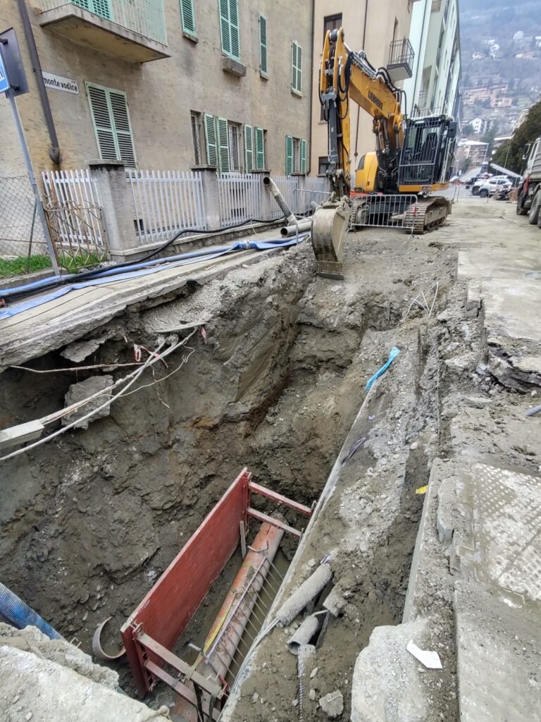 I lavori alla fognatura in via Monte Vodice, ad Aosta