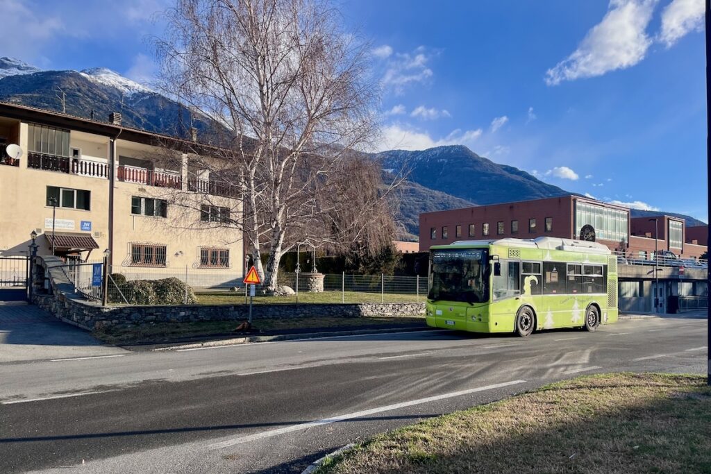 Il parcheggio in località Croix-Noire - navetta - autobus