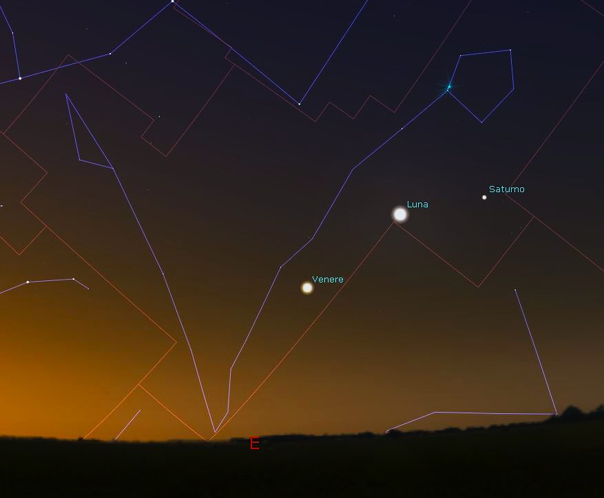 La Luna tra Venere e Saturno, una configurazione visibile al mattino del 23 maggio: lo scorcio ritrae il cielo a est attorno alle ore 5.00, durante l’aurora. Immagine generata con il software Stellarium.