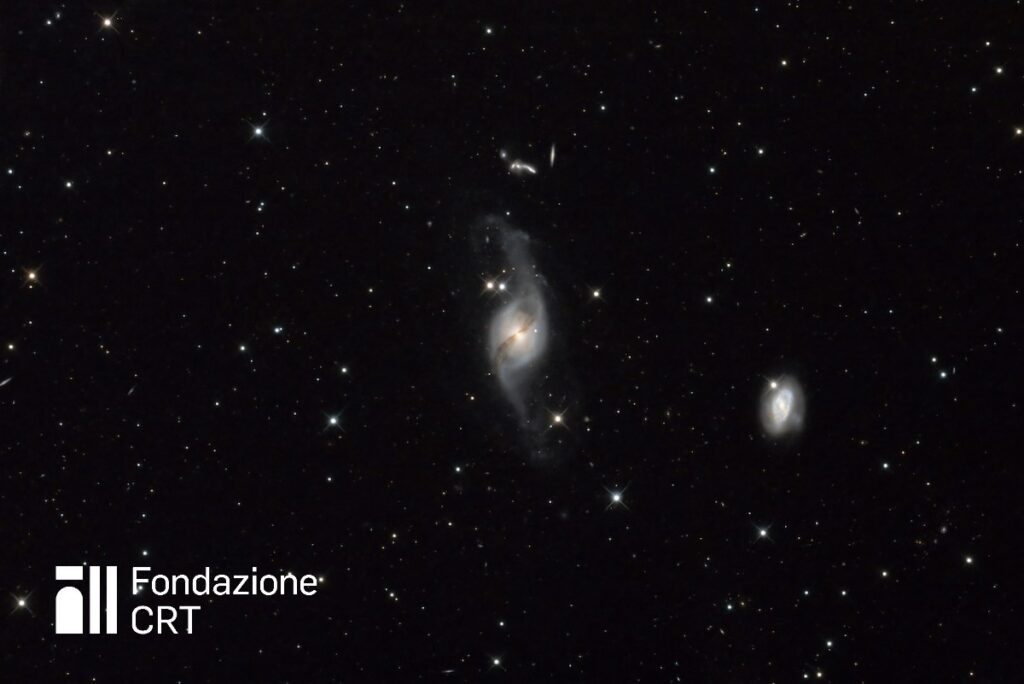 La galassia lenticolare NGC 3718 nella costellazione dell’Orsa Maggiore ripresa dalle piazzole dell’Osservatorio Astronomico della Regione Autonoma Valle d’Aosta. Cortesia Damiano Cesaro per la Fondazione C. Fillietroz-ONLUS
