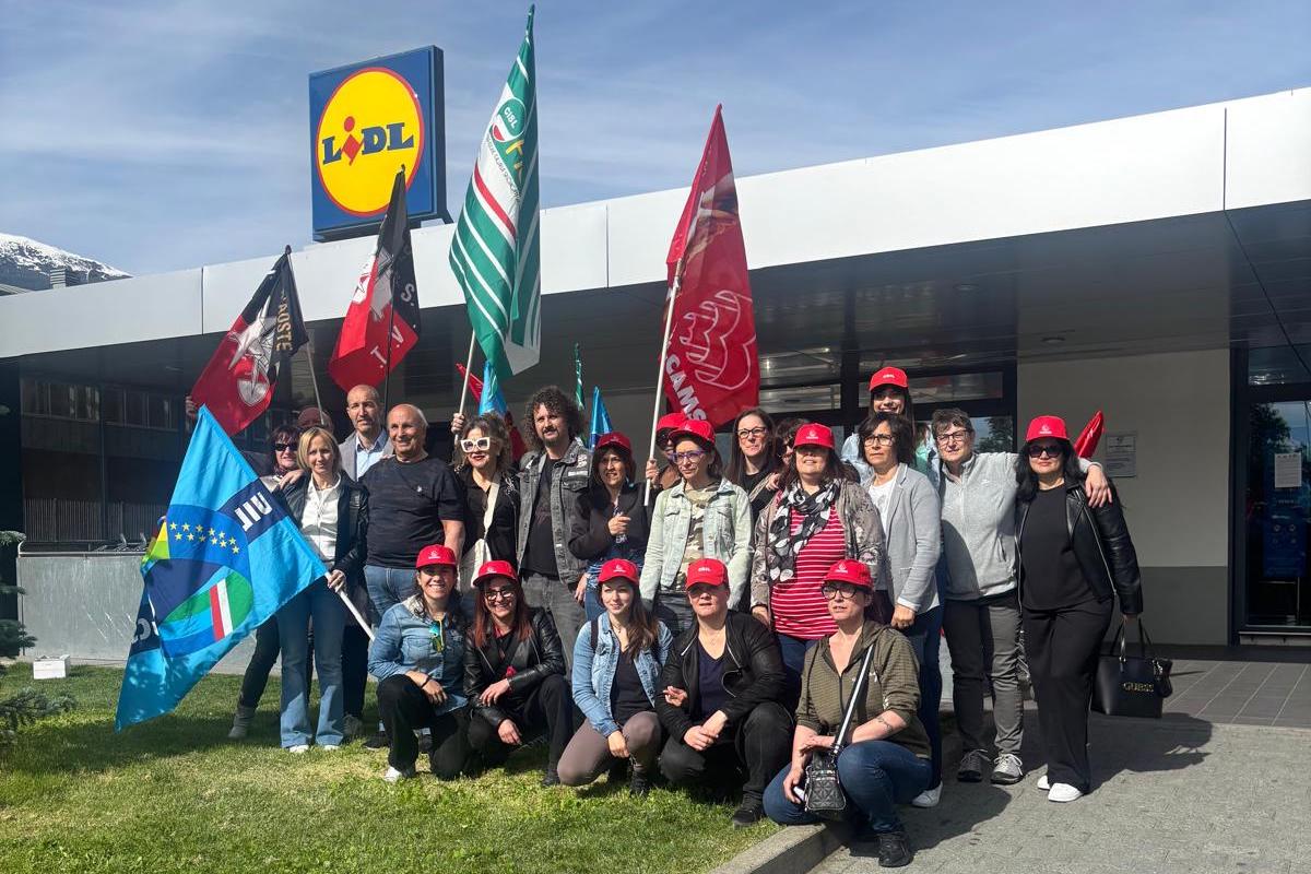 Lo sciopero dei sindacati alla Lidl di Saint-Christophe