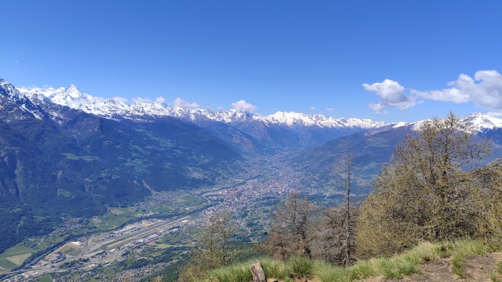 Aosta plaine panorama cielo sereno meteo montagne