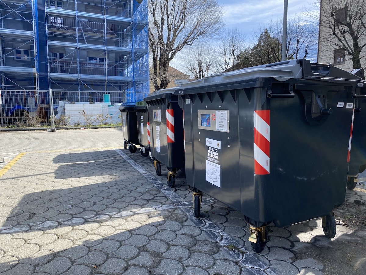 Cassonetti bidoni rifiuti