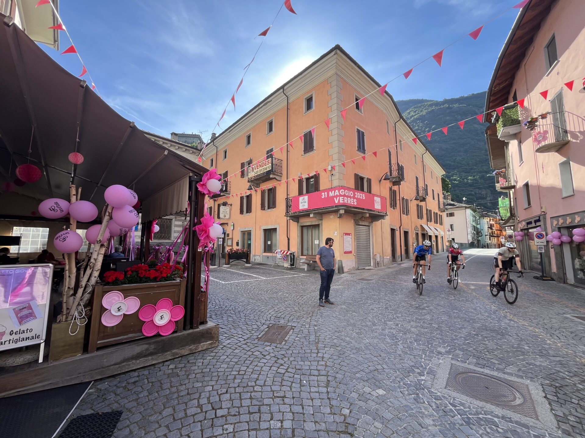 Giro d'Italia L'attesa a Verrès