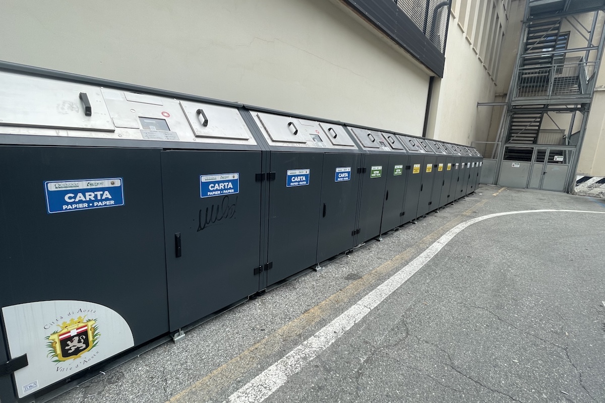 Bidoni - immondizia - rifiuti - differenziata - Aosta