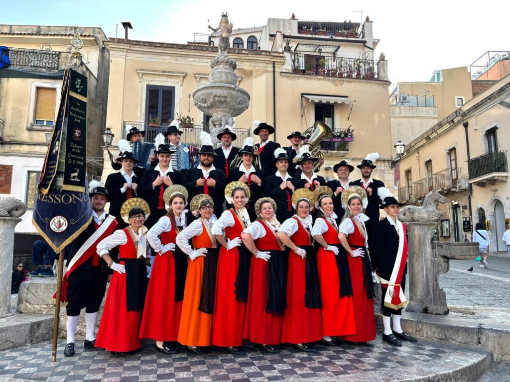 Il gruppo folcloristico di Gressoney in Sicilia