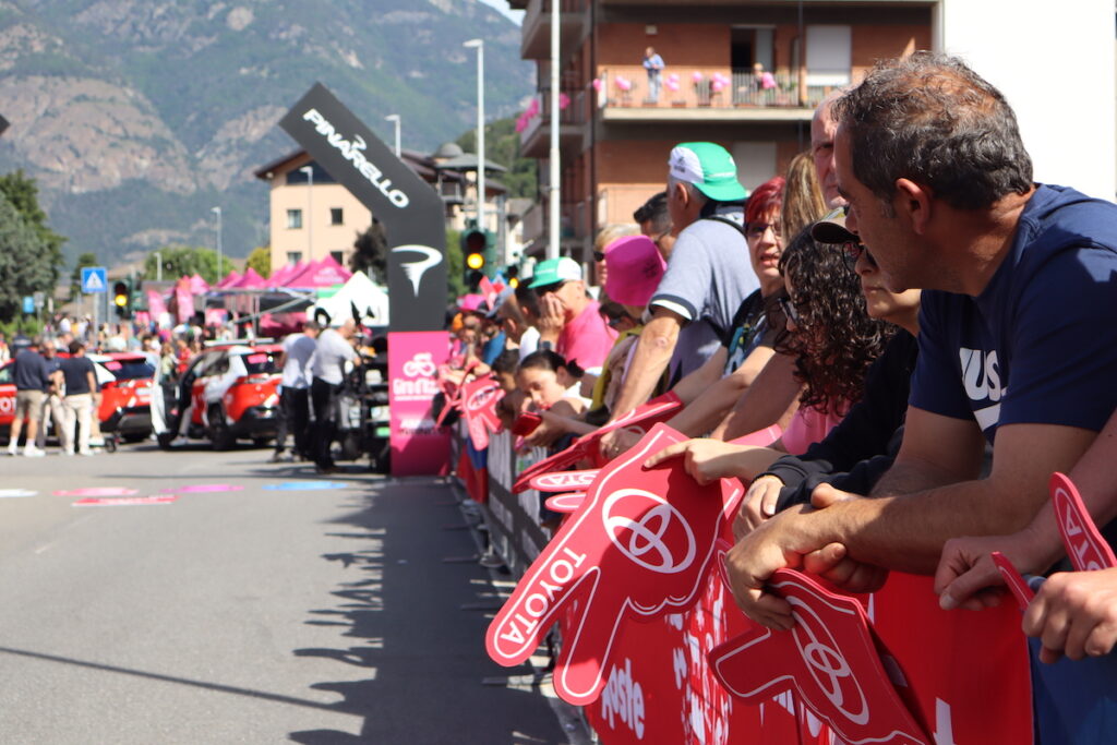 Partenza a Verrès del Giro d
