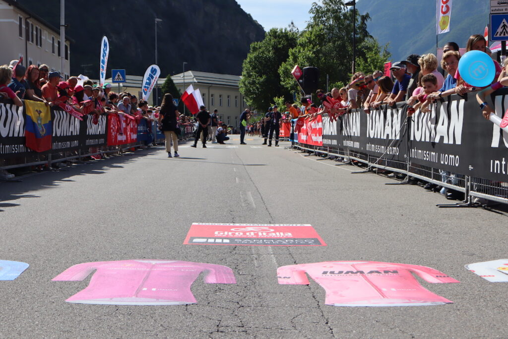 Partenza a Verrès del Giro d