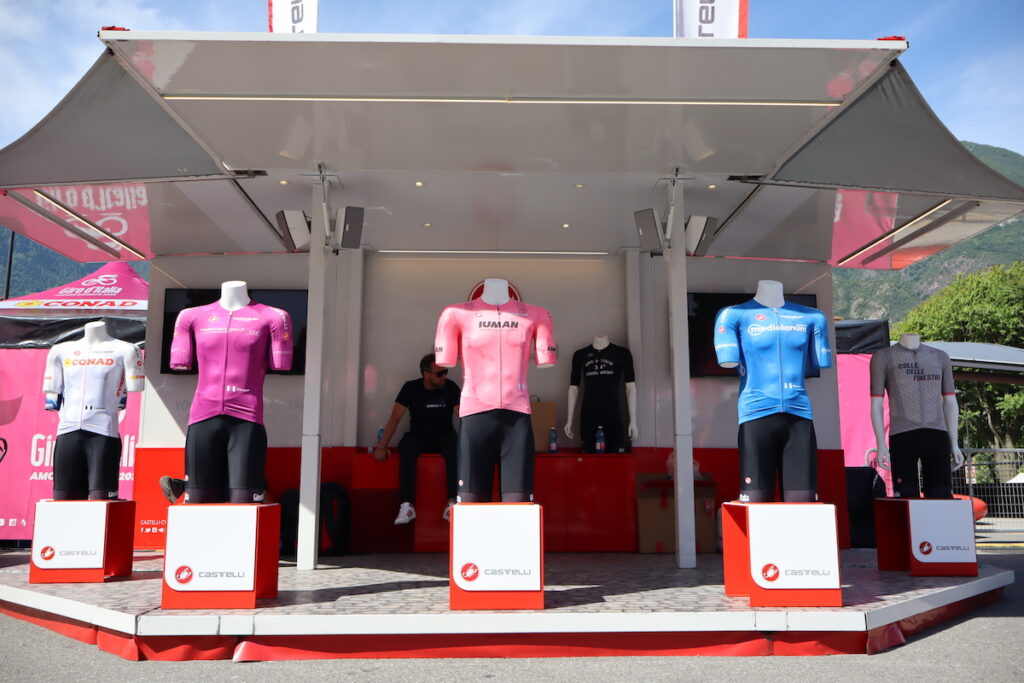 Partenza a Verrès del Giro d