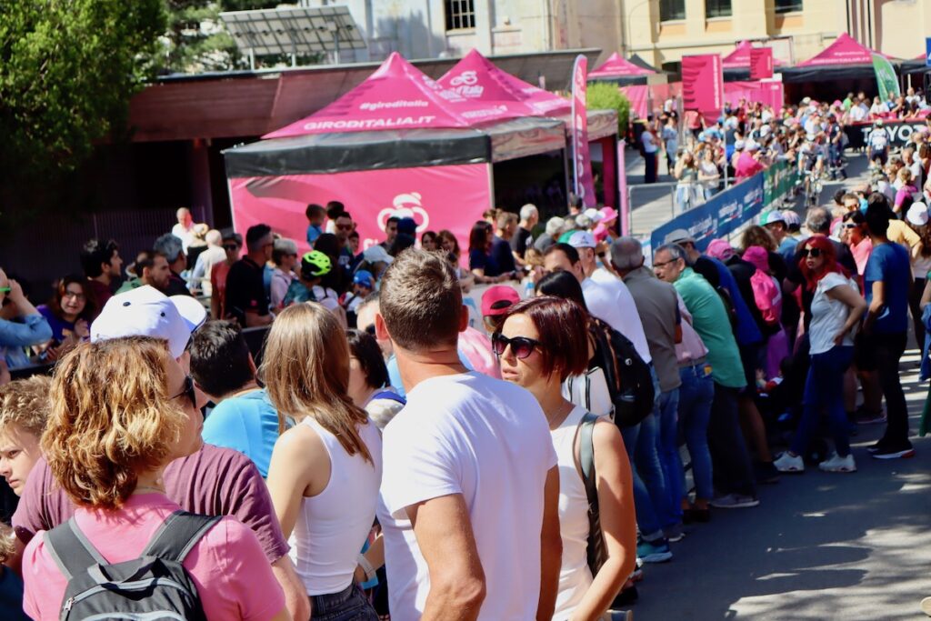 Partenza a Verrès del Giro d