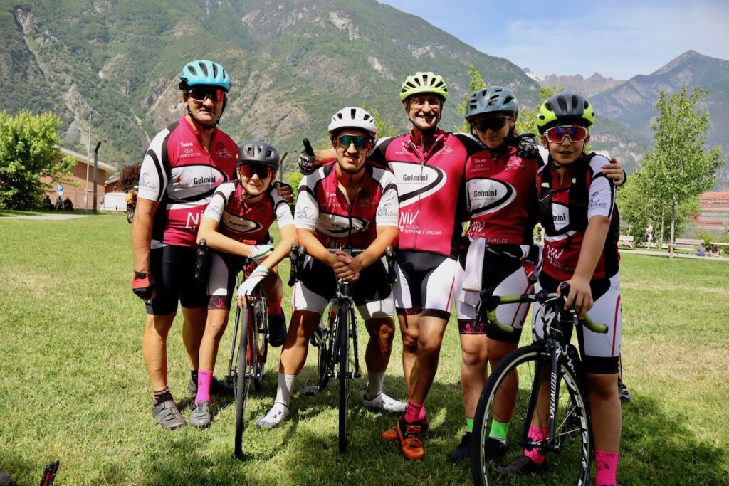 Club sportivo Lys - Partenza a Verrès del Giro d'Italia Foto Alice Dufour