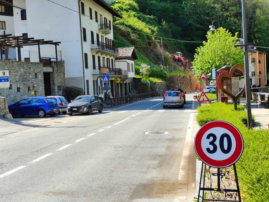 Semaforo nel centro del paese
