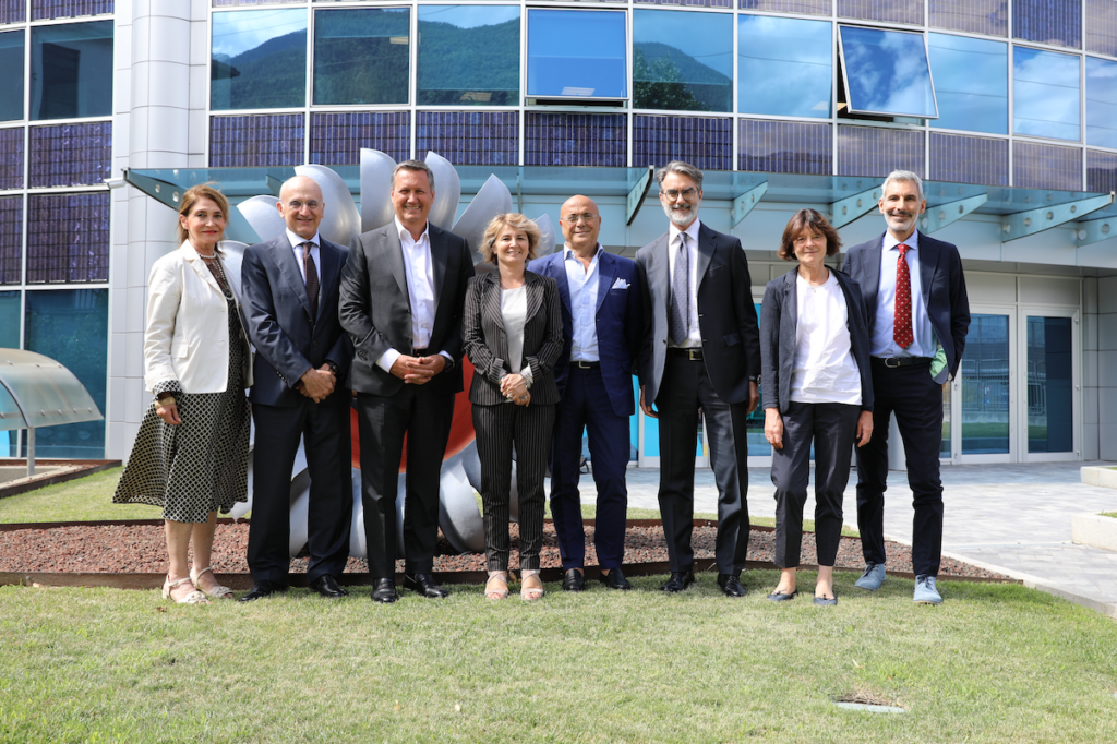 Il nuovo cda di Cva. Da sx: Gaudiana Giusti, Giovanni Aliboni, Giuseppe Argirò, Cristina Chiantia, Franco Grieco, Paolo Pallotti, Francesca Di Carlo e Enrico De Girolamo