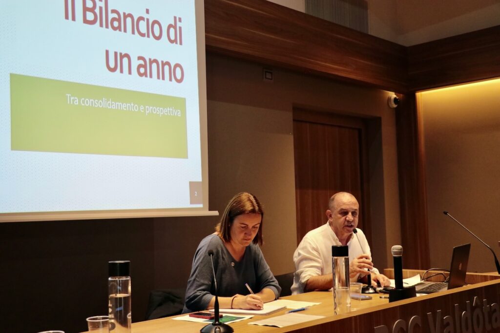 Claudio Latino ed Eleonora Rocco durante l'assemblea del Csv