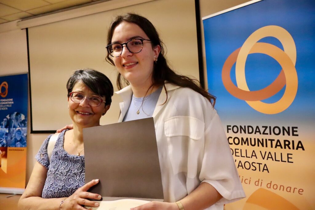 Monica con Silvia Guichardaz Cena di solidarietà Fondazione Comunitaria VdA Foto Alice Dufour