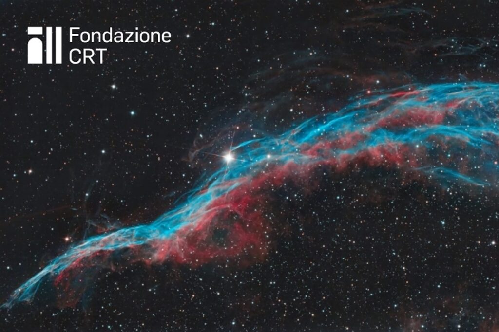 NGC 6960, detta Nebulosa Velo (parte occidentale), ripresa dalle piazzole dell’Osservatorio Astronomico della Regione Autonoma Valle d’Aosta. Questa immagine ha partecipato al concorso di astrofotografia del 32° Star Party a Saint-Barthélemy. Credit: cortesia Mario Borghi per la Fondazione C. Fillietroz-ONLUS