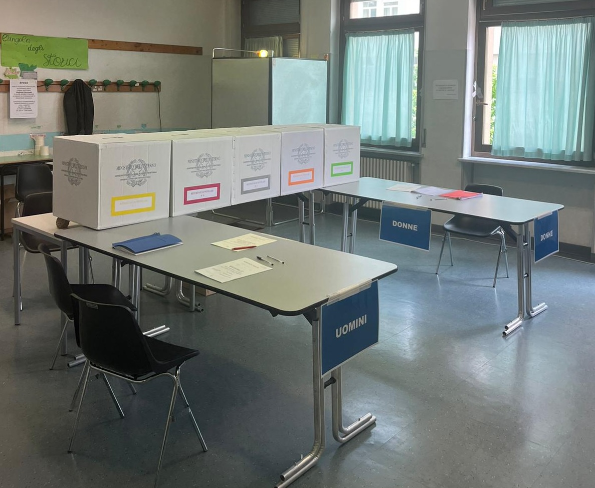 Seggio elettorale, referendum, elezioni, voto