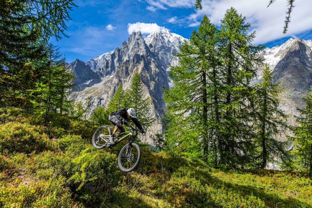 Bike Courmayeur Mont Blanc Funivie ph Lorenzo Belfrond IA