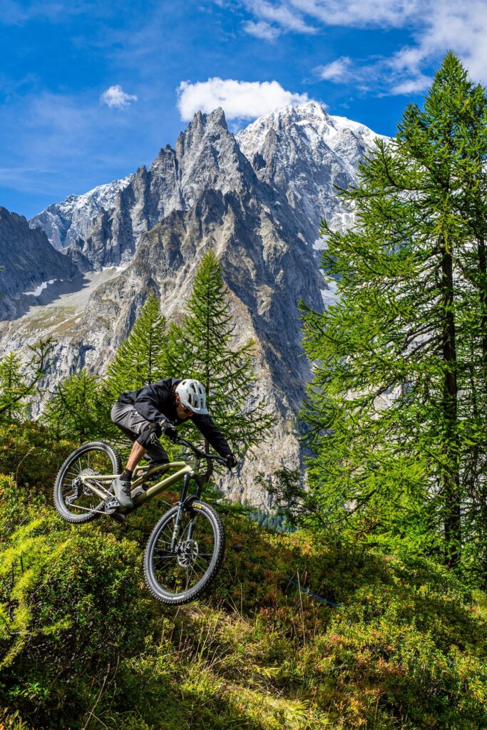 Bike Courmayeur Mont Blanc Funivie ph Lorenzo Belfrond IA