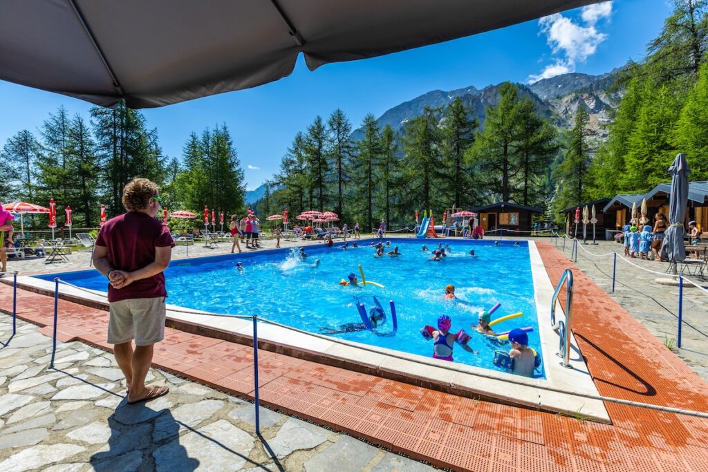 Piscina Alpina Courmayeur Mont Blanc Funivie ph Lorenzo Belfrond IA
