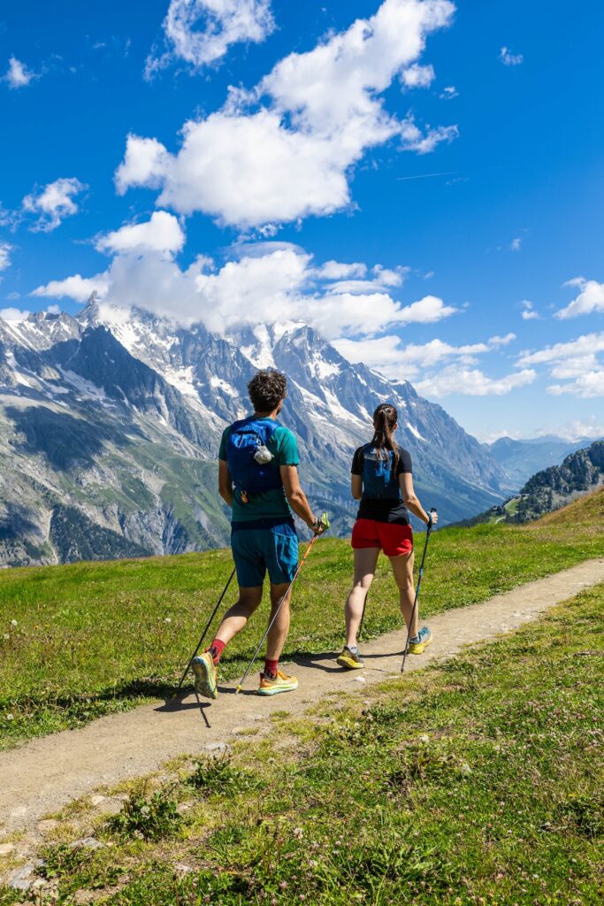 Trekking Courmayeur Mont Blanc Funivie ph Lorenzo Belfrond IA