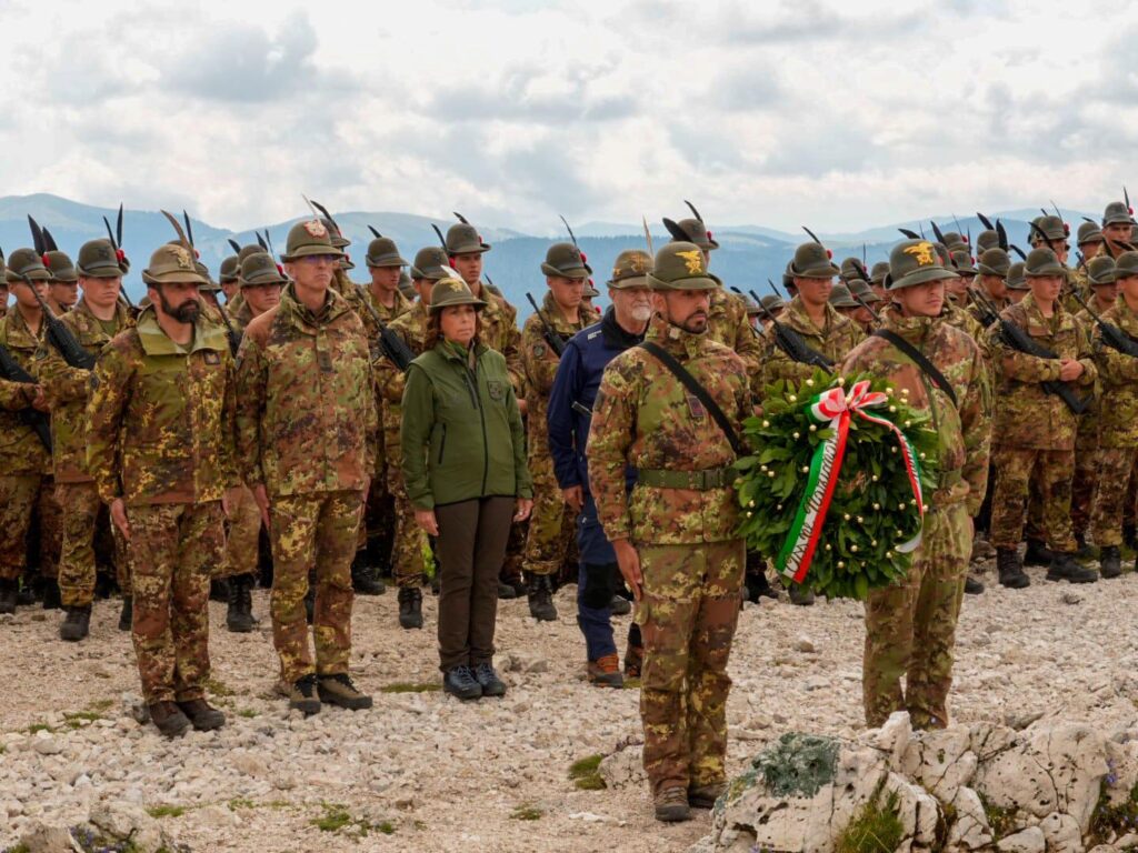 FOTO Deposizione della corona