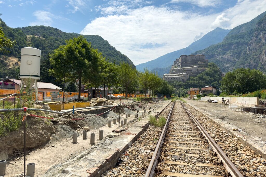 I lavori di elettrificazione della linea ferroviaria Aosta-Ivrea - Foto Ufficio Stampa Regione Autonoma Valle d