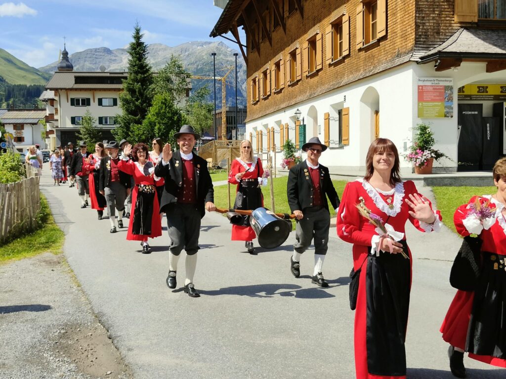 La sfilata del gruppo di Ornavasso