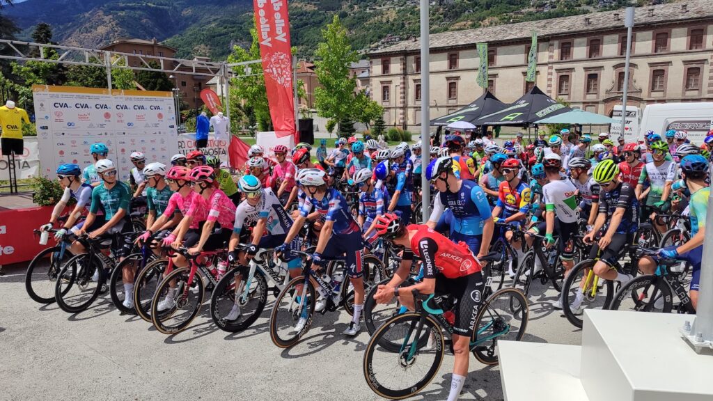 Partenza Giro Ciclistico Valle d Aosta