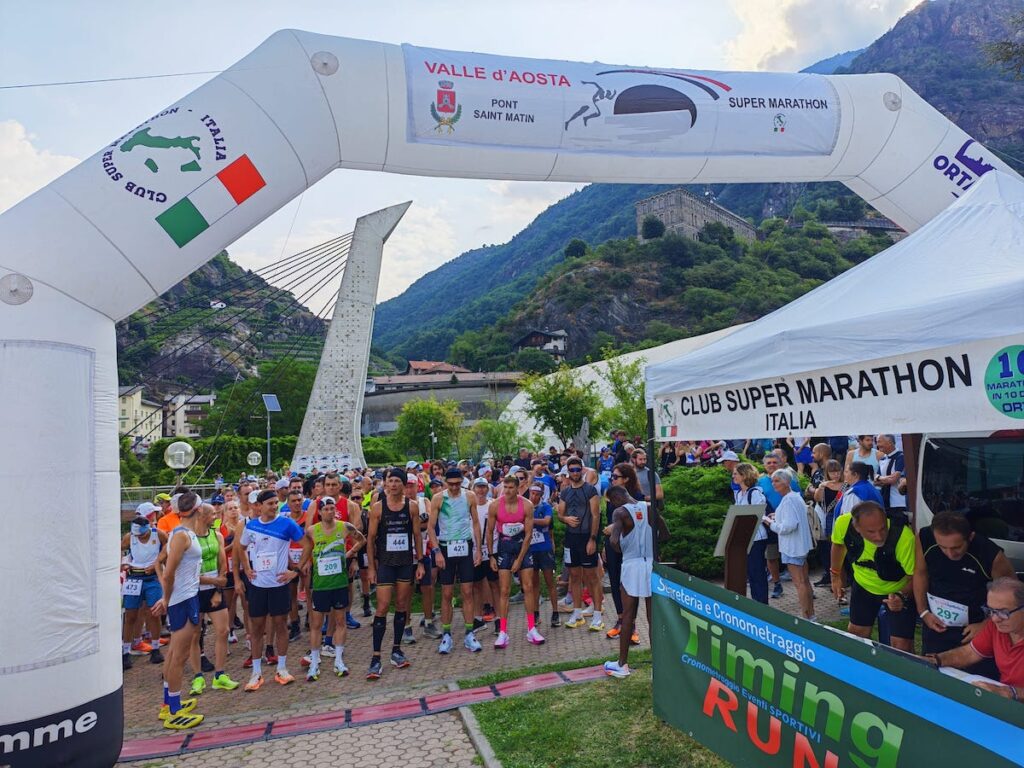 La partenza della Valle d'Aosta SuperMarathon 2025.