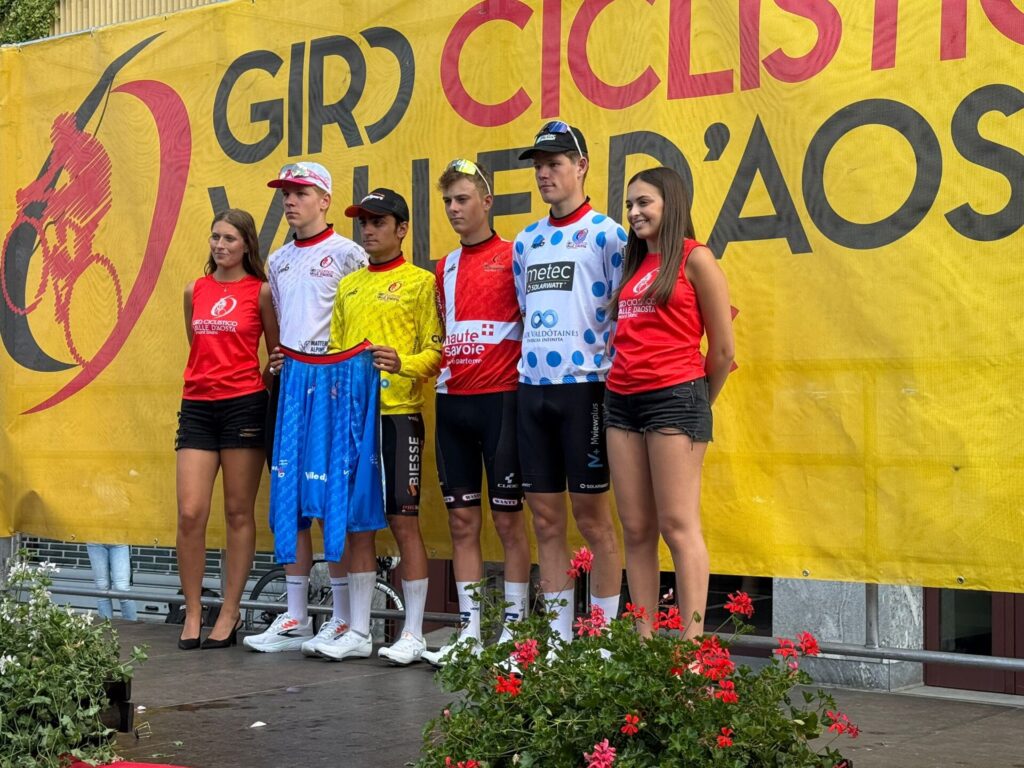 Premiazione prima tappa Giro Ciclistico Valle d Aosta