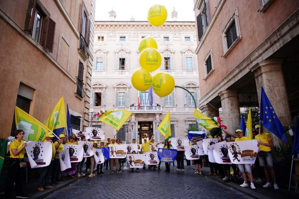 La protesta di Coldiretti davanti al Senato, a Roma