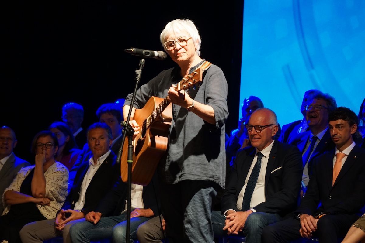 Maura Susanna al comizio dell'Union Valdôtaine