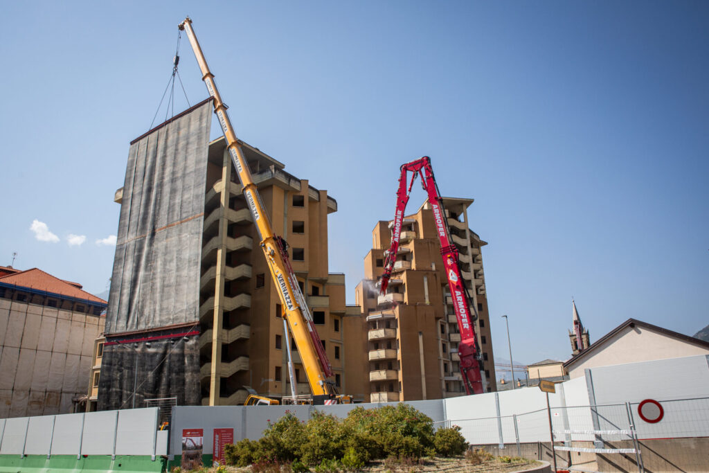 Demolizione grattacieli Quartiere Cogne