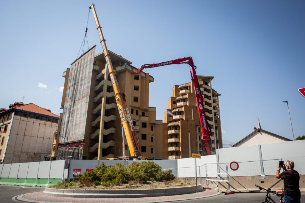 Demolizione grattacieli Quartiere Cogne