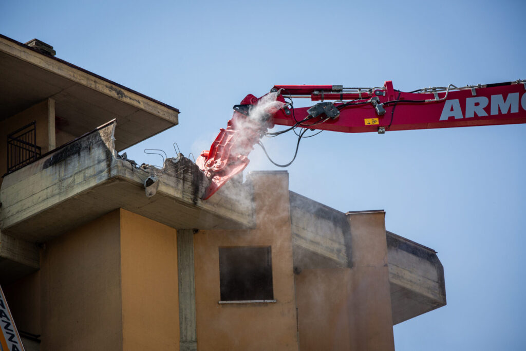 Demolizione grattacieli Quartiere Cogne