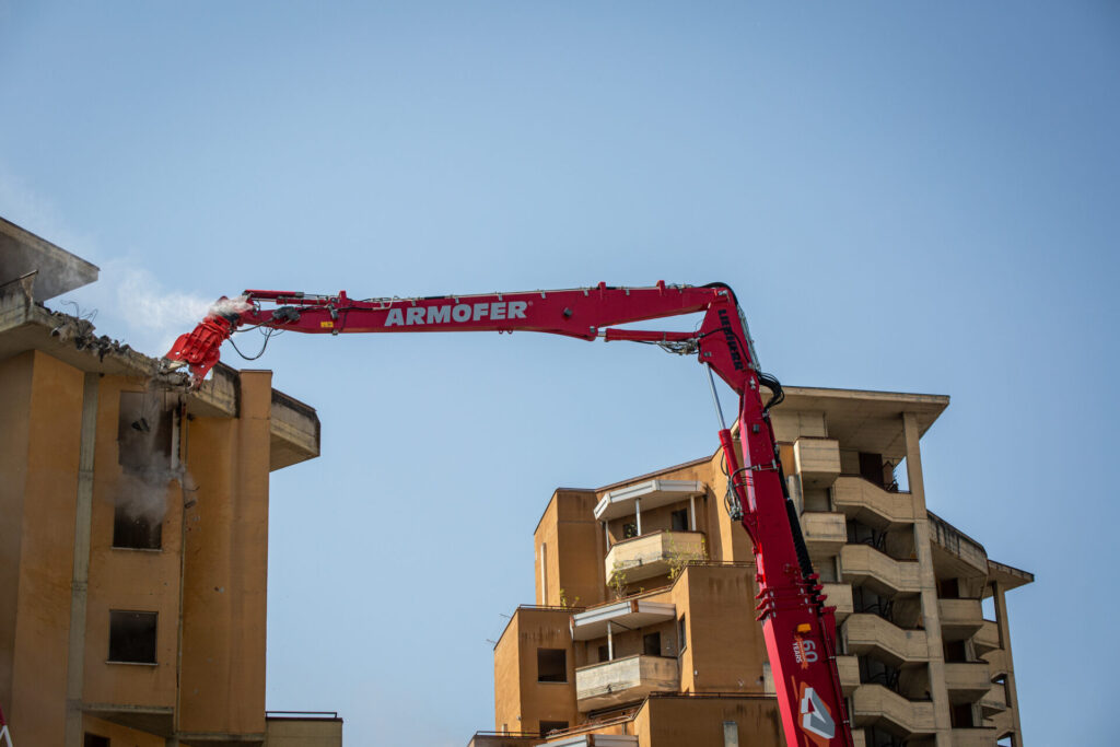 Demolizione grattacieli Quartiere Cogne