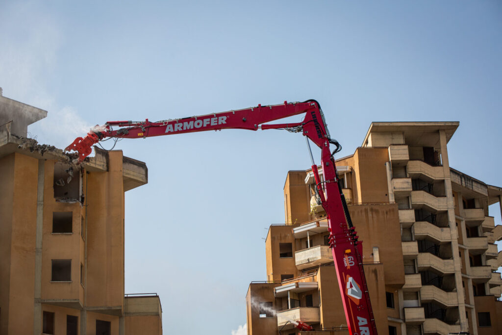 Demolizione grattacieli Quartiere Cogne
